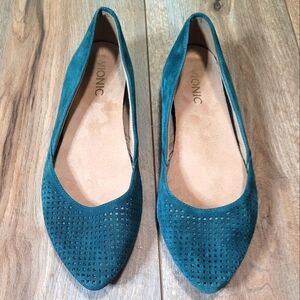 Vionic Women's Size:8 Forest Green Perforated Suede Pointed Toe Flats